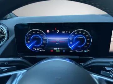 MERCEDES-BENZ EQA 300 4M Progressive Pano Distronic &hellip;