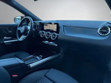 MERCEDES-BENZ EQA 300 4M Progressive Pano Distronic &hellip;