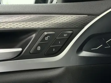 BMW X4 x30d M Sport HUD Laser Kamera Navi AHK 20