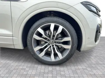 VW Touareg R-Style V6 TDI