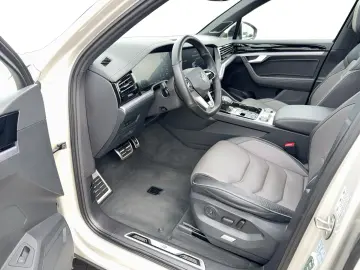 VW Touareg R-Style V6 TDI