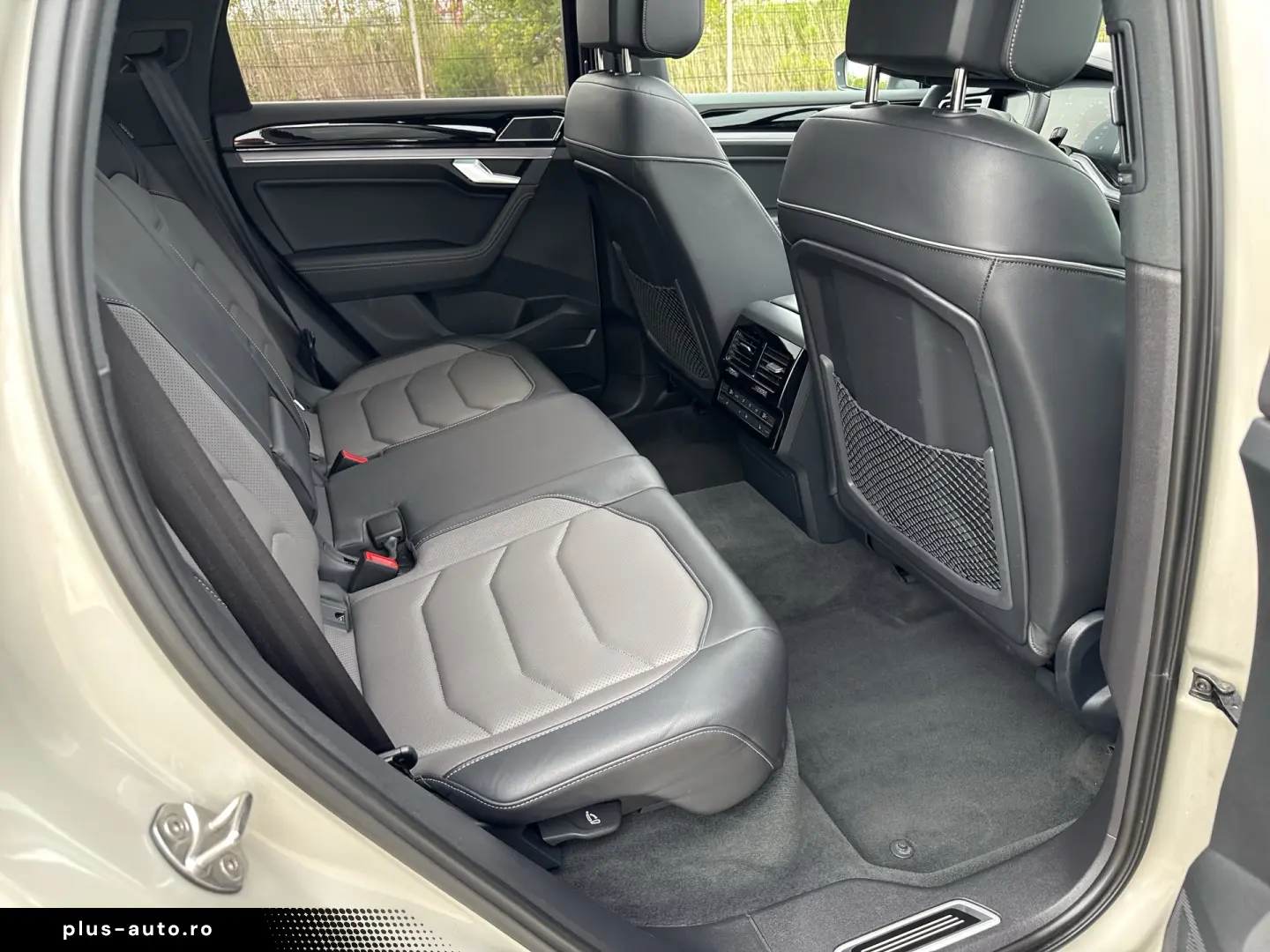 VW Touareg R-Style V6 TDI