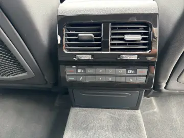 VW Touareg R-Style V6 TDI