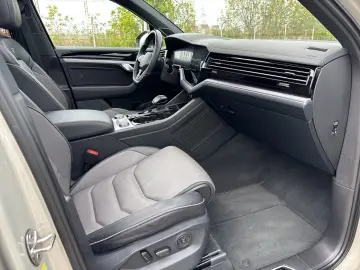 VW Touareg R-Style V6 TDI