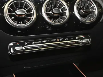 MERCEDES-BENZ EQA 300 4M AMG Sport Advanced  NIGHT P…