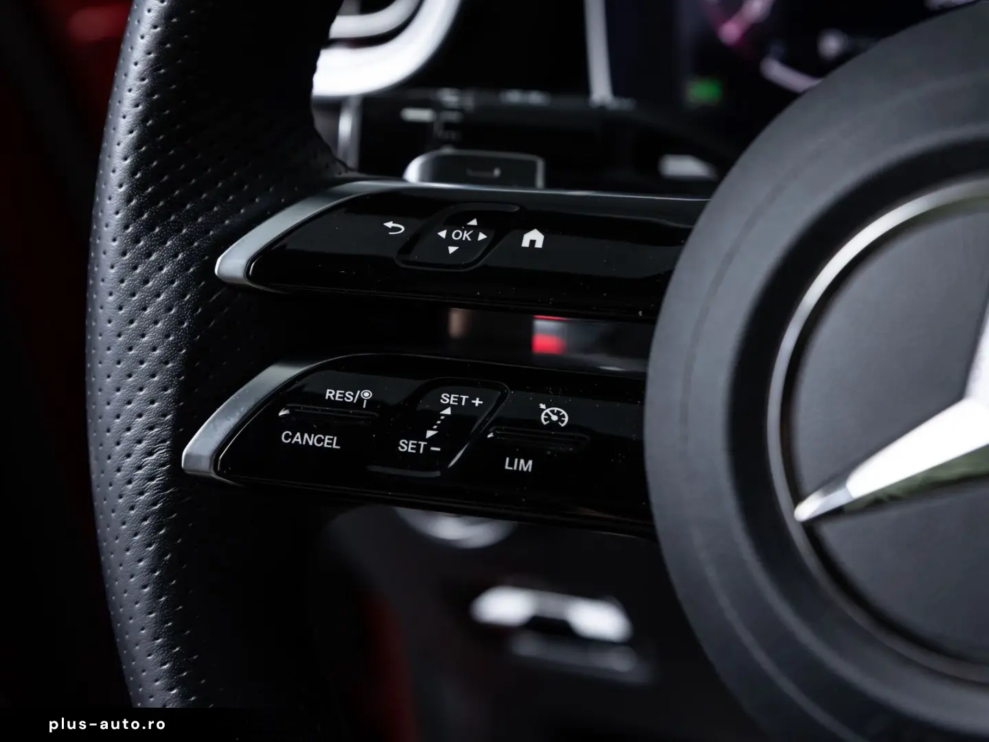 MERCEDES-BENZ C 400 e AMG-LINE PANO HUD BURM SPORTSITZ AHK