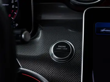 MERCEDES-BENZ C 400 e AMG-LINE PANO HUD BURM SPORTSITZ AHK