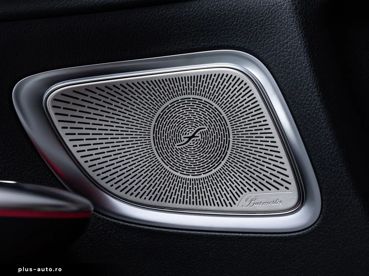 MERCEDES-BENZ C 400 e AMG-LINE PANO HUD BURM SPORTSITZ AHK