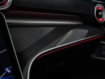 MERCEDES-BENZ C 400 e AMG-LINE PANO HUD BURM SPORTSITZ AHK