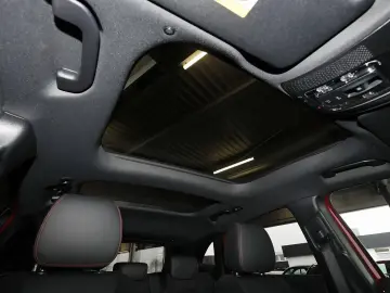 MERCEDES-BENZ GLA 220 4M AMG HEADUP PANO DISTRO TOTWINKEL 19