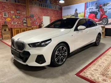 BMW 520 i M Sport  Pano  Leder  360