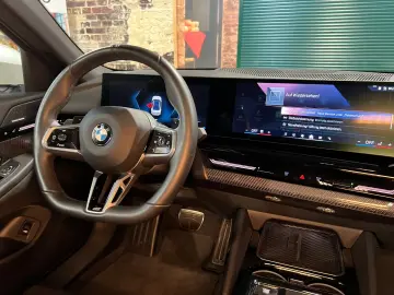 BMW 520 i M Sport  Pano  Leder  360