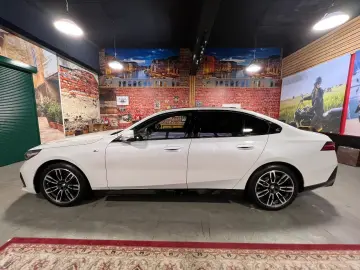 BMW 520 i M Sport  Pano  Leder  360