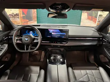 BMW 520 i M Sport  Pano  Leder  360
