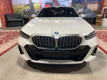 BMW 520 i M Sport  Pano  Leder  360