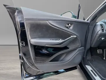 ASTON MARTIN DBX 550 UPE 227.330 -€ Jet Black   Onyx Black