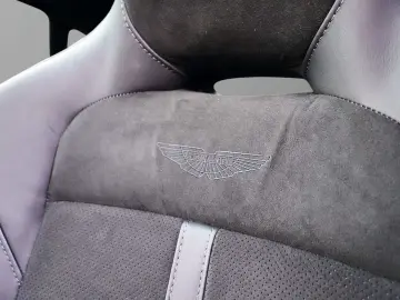 ASTON MARTIN DBX 550 UPE 227.330 -€ Jet Black   Onyx Black