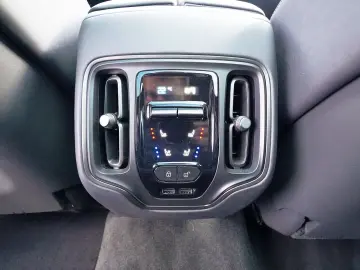 ASTON MARTIN DBX 550 UPE 227.330 -€ Jet Black   Onyx Black