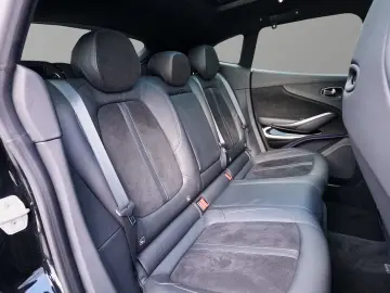 ASTON MARTIN DBX 550 UPE 227.330 -€ Jet Black   Onyx Black