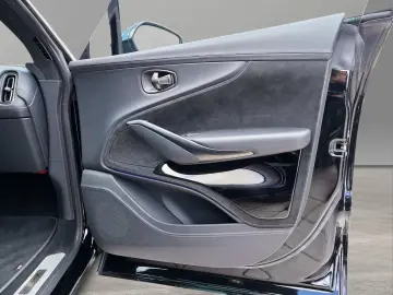 ASTON MARTIN DBX 550 UPE 227.330 -€ Jet Black   Onyx Black