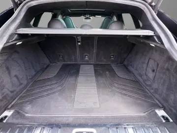 ASTON MARTIN DBX 550 UPE 227.330 -€ Jet Black   Onyx Black