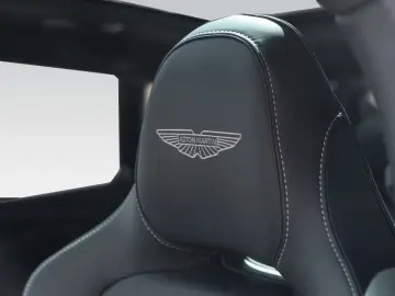 ASTON MARTIN DBX707 MY25   Carbon Pack   Bowers&Wilkins