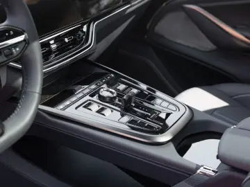 ASTON MARTIN DBX707 MY25   Carbon Pack   Bowers&Wilkins