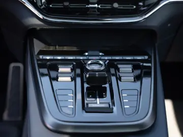 ASTON MARTIN DBX707 MY25   Carbon Pack   Bowers&Wilkins