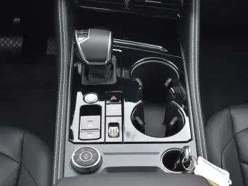 VW Touareg 3.0 TDI DSG 4 M APP-C. AHK Ga. bis 2029