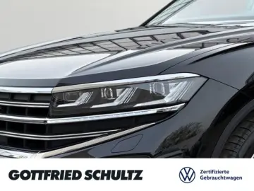 VW Touareg 3.0 TDI 4M MATRIX AHK STHZ LUFT Elegance
