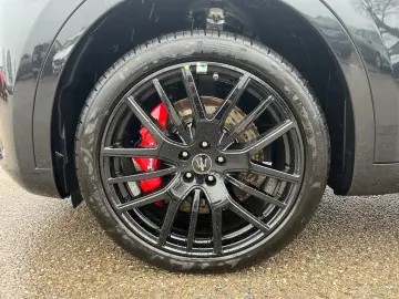MASERATI Levante Modena Ultima MY24 PANORAMADACH 360 -KAM
