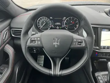 MASERATI Levante Modena Ultima MY24 PANORAMADACH 360 -KAM