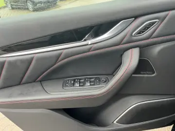 MASERATI Levante Modena Ultima MY24 PANORAMADACH 360 -KAM