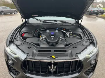 MASERATI Levante Modena Ultima MY24 PANORAMADACH 360 -KAM
