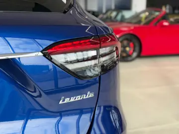 MASERATI Levante GT Mild-Hybrid Soft Close Pano 21