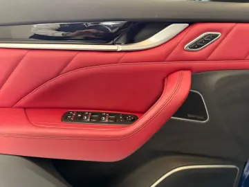 MASERATI Levante GT Mild-Hybrid Soft Close Pano 21