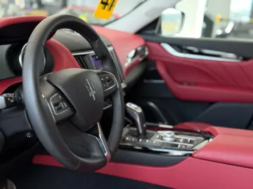 MASERATI Levante GT Mild-Hybrid Soft Close Pano 21