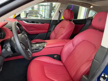 MASERATI Levante GT Mild-Hybrid Soft Close Pano 21