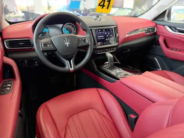 MASERATI Levante GT Mild-Hybrid Soft Close Pano 21