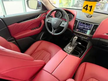 MASERATI Levante GT Mild-Hybrid Soft Close Pano 21