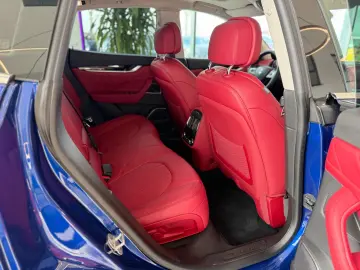 MASERATI Levante GT Mild-Hybrid Soft Close Pano 21