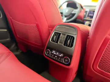 MASERATI Levante GT Mild-Hybrid Soft Close Pano 21