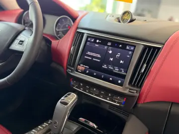 MASERATI Levante GT Mild-Hybrid Soft Close Pano 21