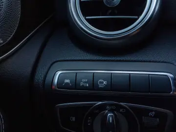 Mercedes Benz GLC 250d_Coupe_4M_PachetNight_Burmaster_360