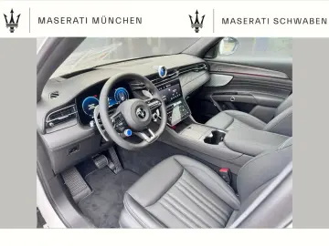 MASERATI Grecale  Head-Up  Ganzjahresreifen  Panoramadach