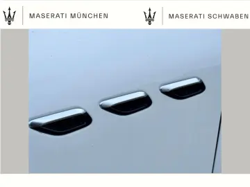 MASERATI Grecale  Head-Up  Ganzjahresreifen  Panoramadach