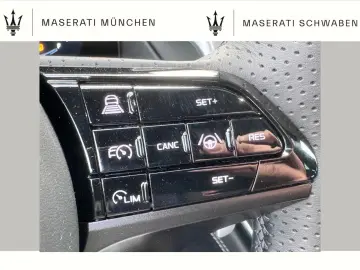 MASERATI Grecale  Head-Up  Ganzjahresreifen  Panoramadach