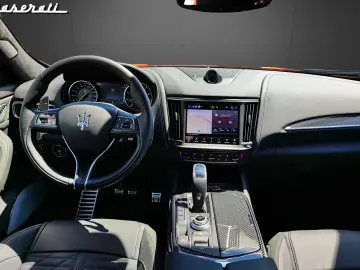 MASERATI Levante Trofeo    Fuori-Serie Zest Orange Lime