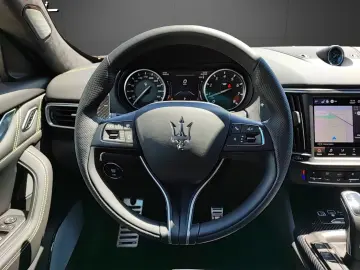 MASERATI Levante Trofeo    Fuori-Serie Zest Orange Lime
