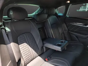 MASERATI Levante Trofeo    Fuori-Serie Zest Orange Lime